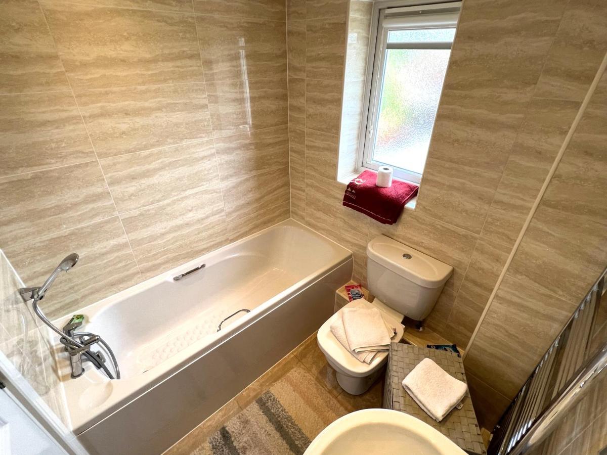 Simply Stunning 2 Bedroom Home With Parking Space Нотингам Екстериор снимка